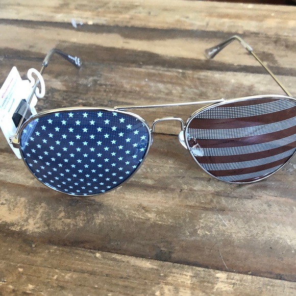 Fun USA Flag Sunglasses - Picture 4 of 5